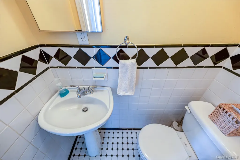 33 Soloff Road Massapequa NY 11758