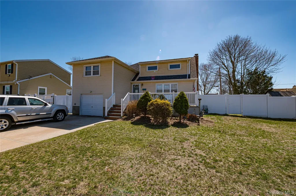 33 Soloff Road Massapequa NY 11758