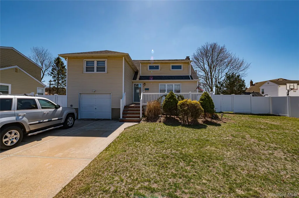 33 Soloff Road Massapequa NY 11758