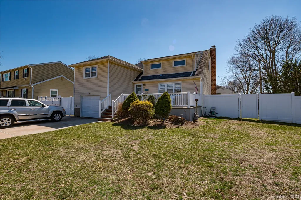 33 Soloff Road Massapequa NY 11758