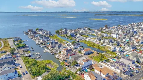 20 W 18th Road Broad Channel NY 11693