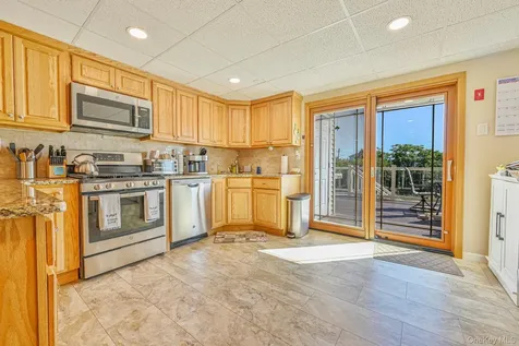 20 W 18th Road Broad Channel NY 11693