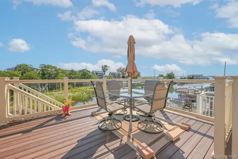 20 W 18th Road Broad Channel NY 11693