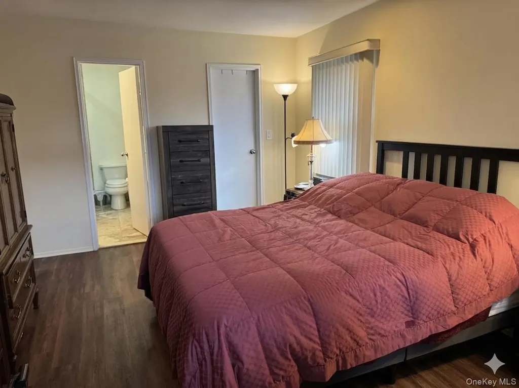 49 Santa Barbara Drive Plainview NY 11803