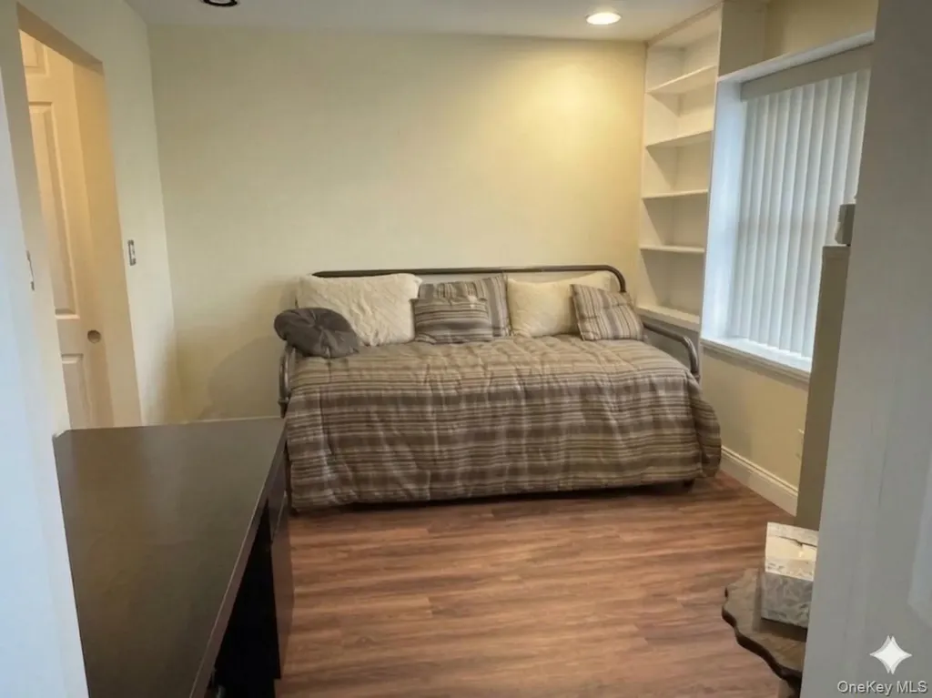 49 Santa Barbara Drive Plainview NY 11803