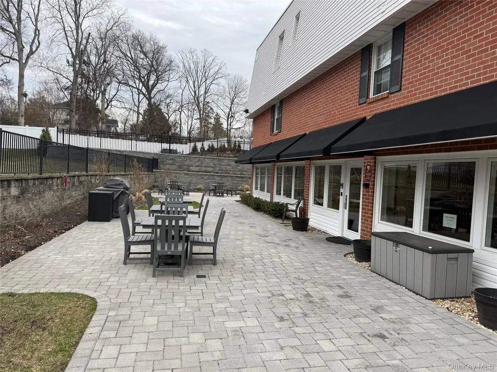 49 Santa Barbara Drive Plainview NY 11803