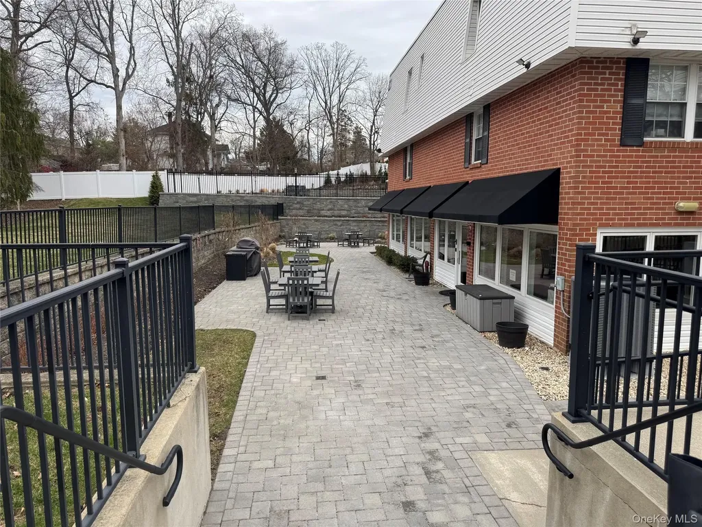 49 Santa Barbara Drive Plainview NY 11803