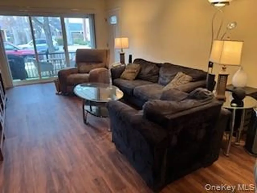 49 Santa Barbara Drive Plainview NY 11803