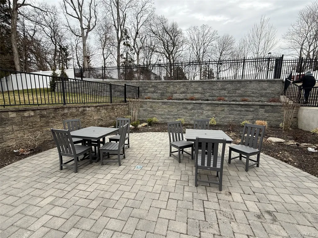 49 Santa Barbara Drive Plainview NY 11803