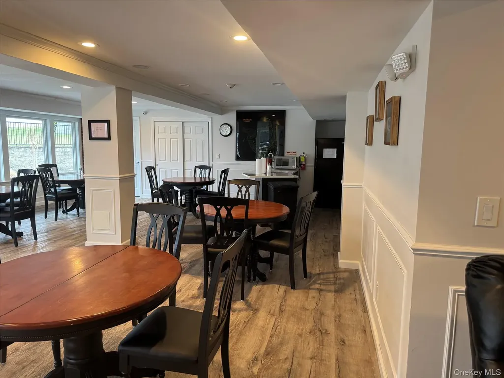 49 Santa Barbara Drive Plainview NY 11803