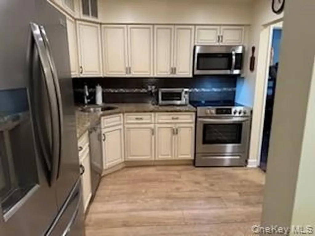 49 Santa Barbara Drive Plainview NY 11803