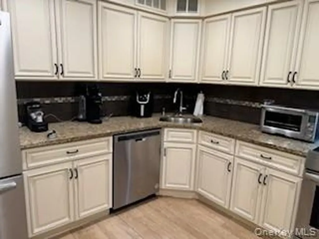 49 Santa Barbara Drive Plainview NY 11803
