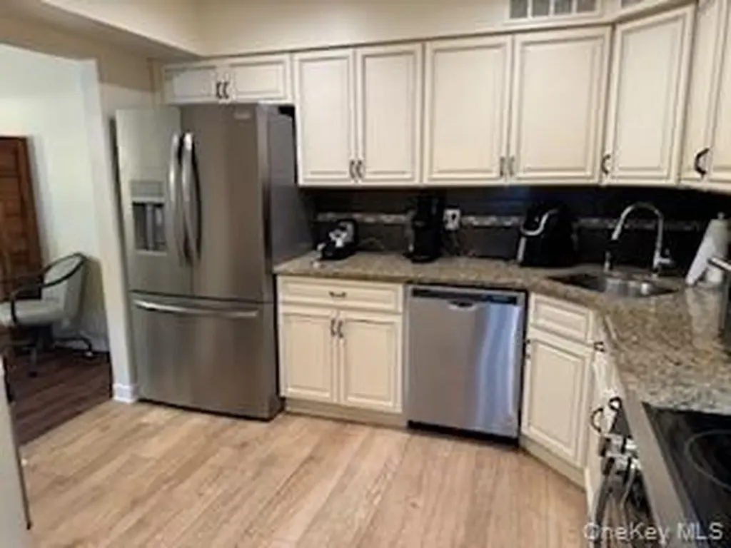 49 Santa Barbara Drive Plainview NY 11803