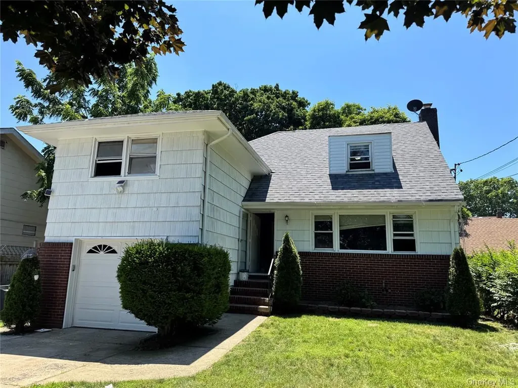 104 Phoenix Street Hempstead NY 11550