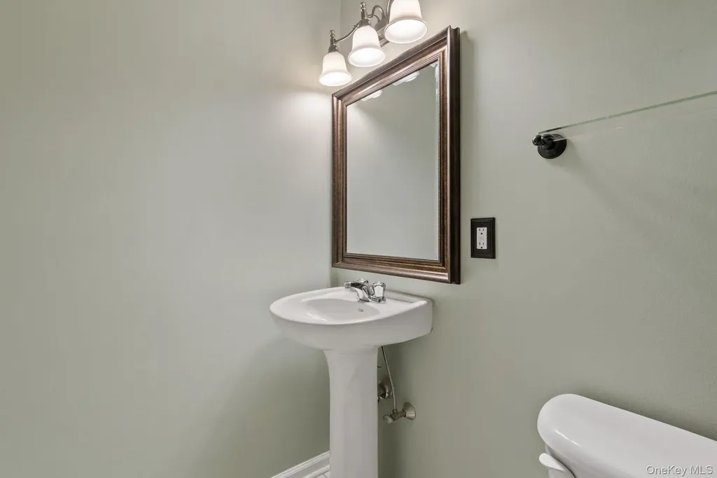 3403 Red Coat Drive New Windsor NY 12553