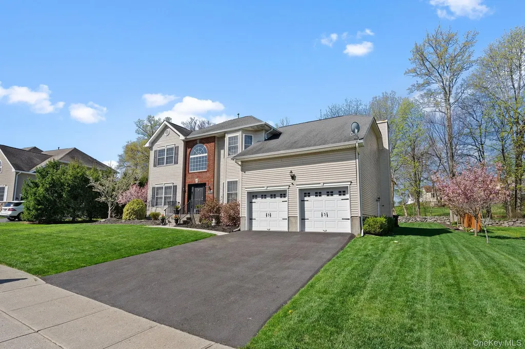 3403 Red Coat Drive New Windsor NY 12553