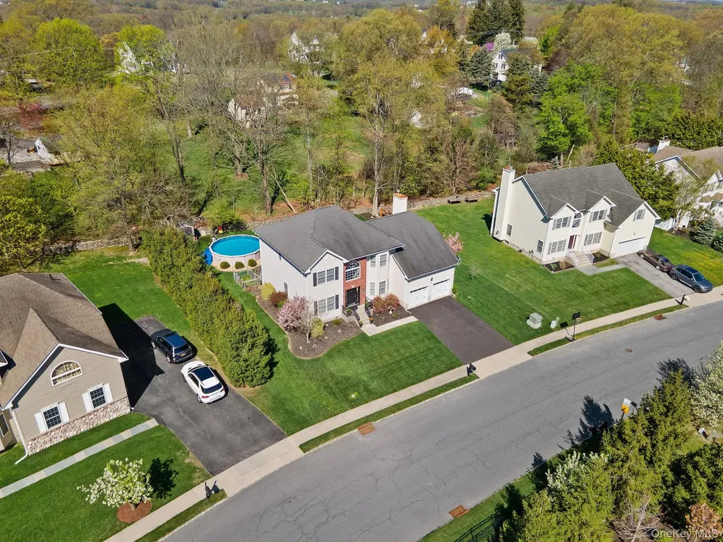 3403 Red Coat Drive New Windsor NY 12553