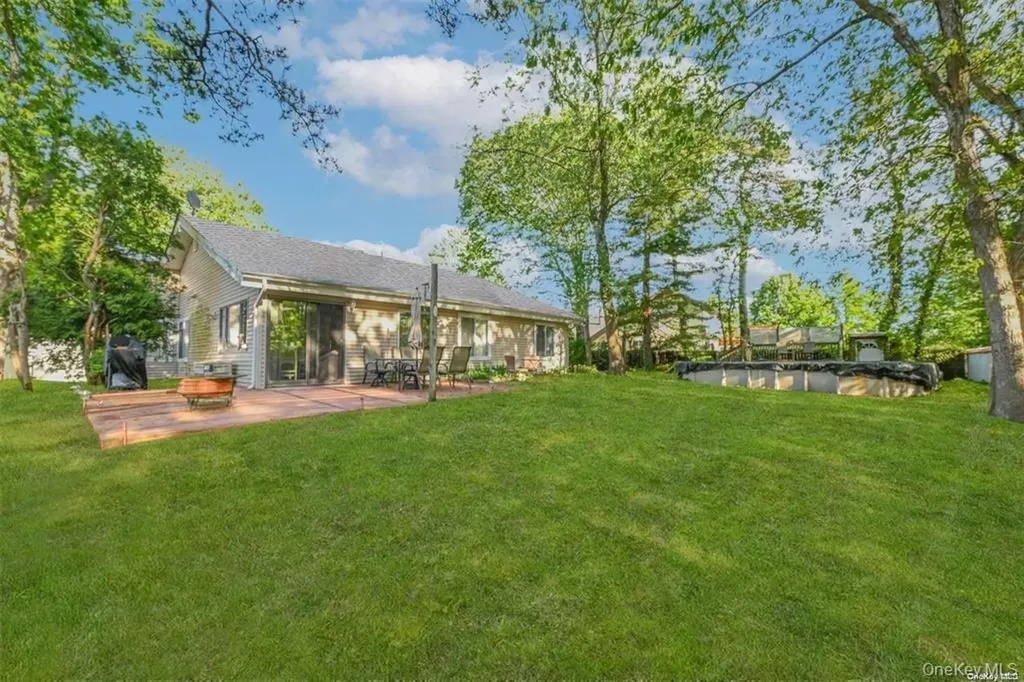 38 Glenmere Lane Coram NY 11727