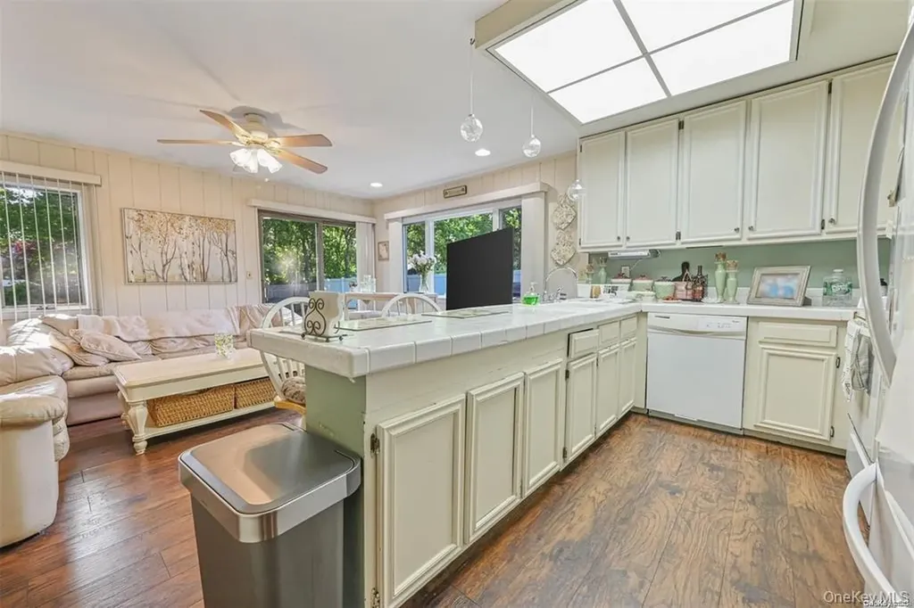 38 Glenmere Lane Coram NY 11727