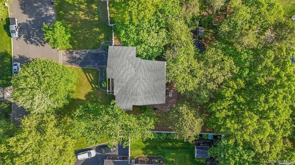 38 Glenmere Lane Coram NY 11727