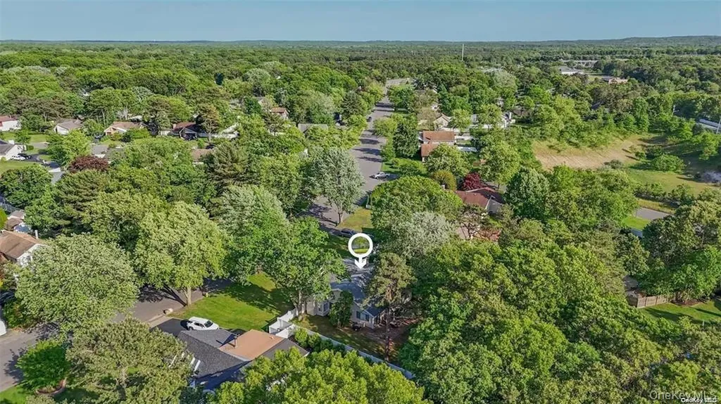 38 Glenmere Lane Coram NY 11727