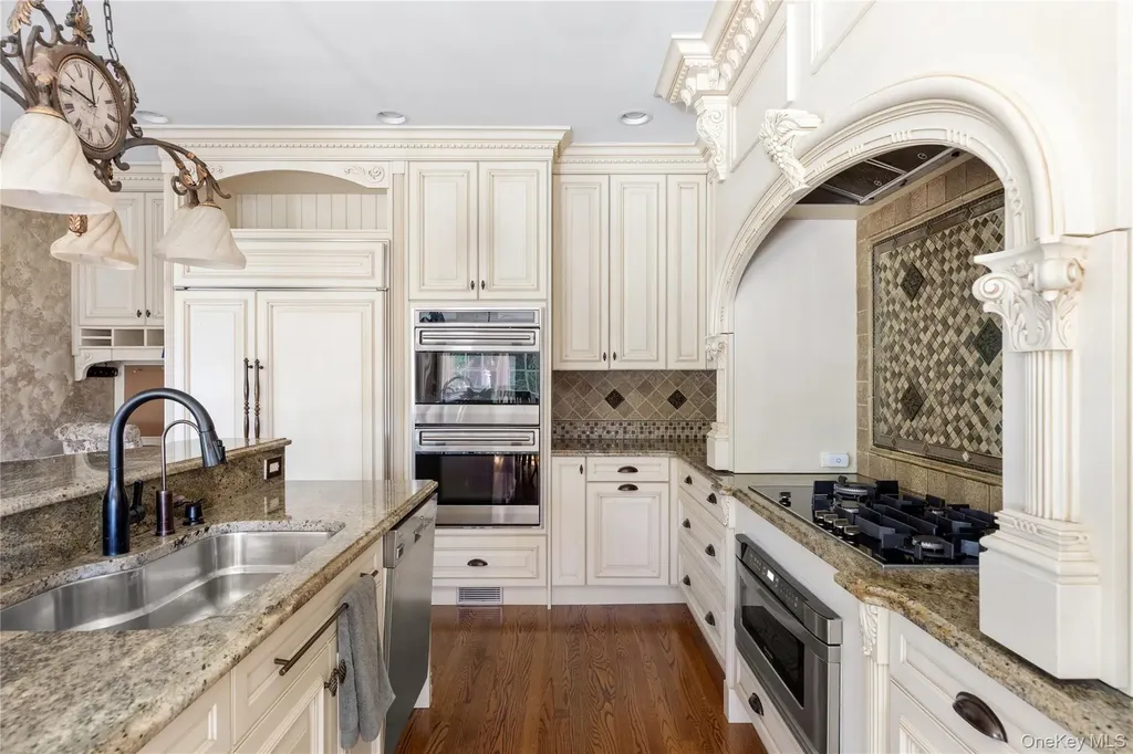 14 Meadow Lane Manhasset NY 11030