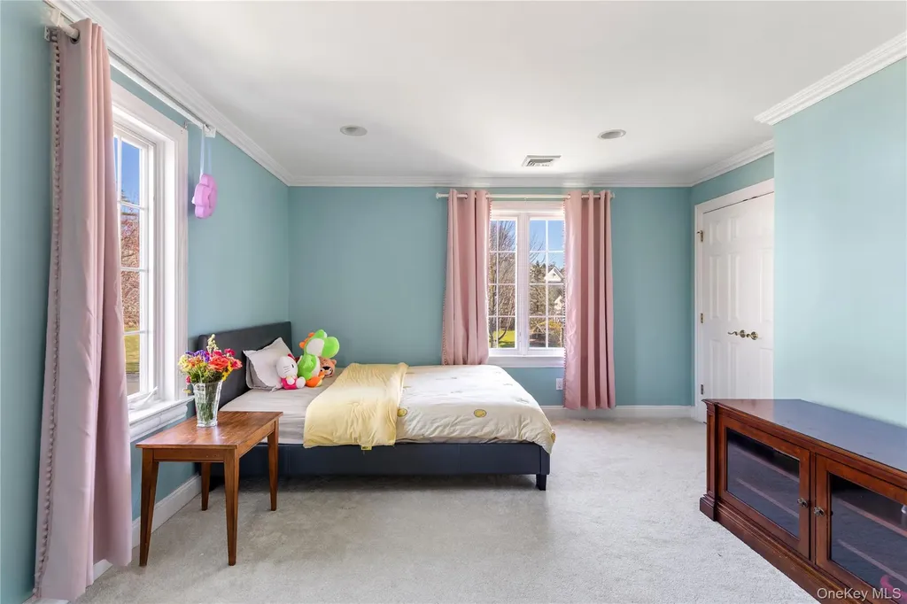 14 Meadow Lane Manhasset NY 11030