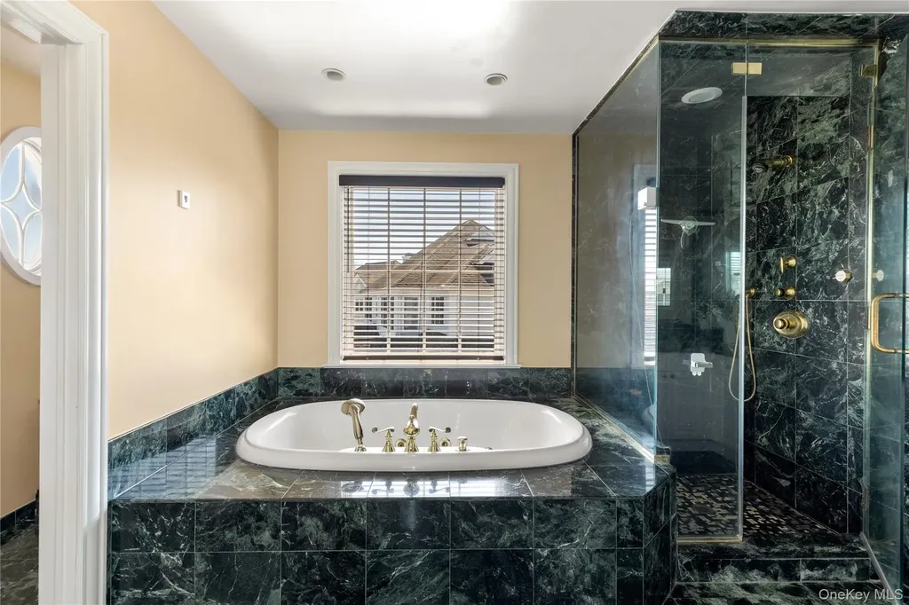 14 Meadow Lane Manhasset NY 11030
