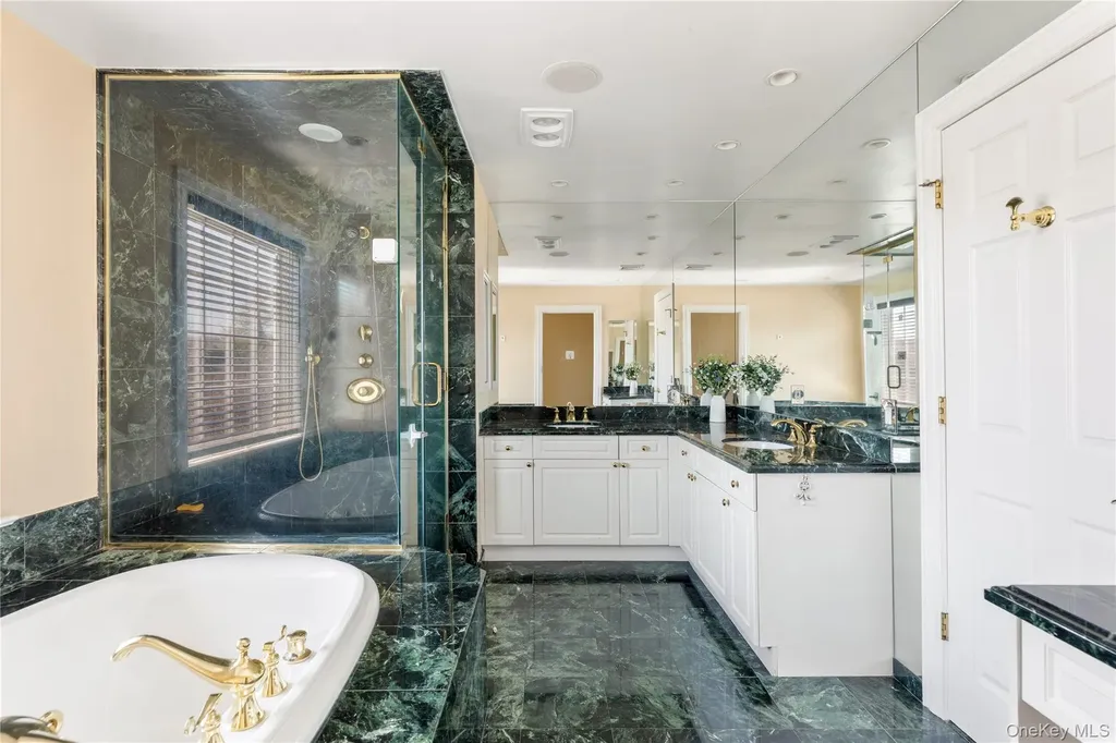 14 Meadow Lane Manhasset NY 11030