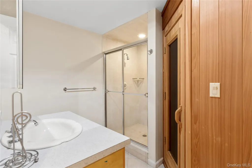 14 Meadow Lane Manhasset NY 11030