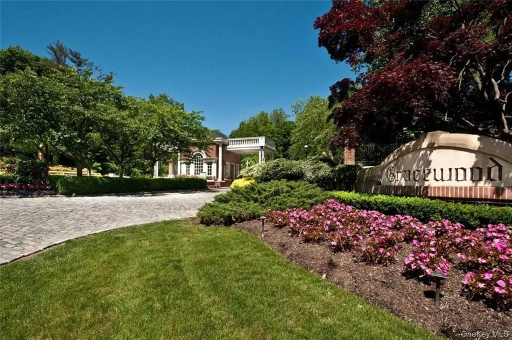 14 Meadow Lane Manhasset NY 11030