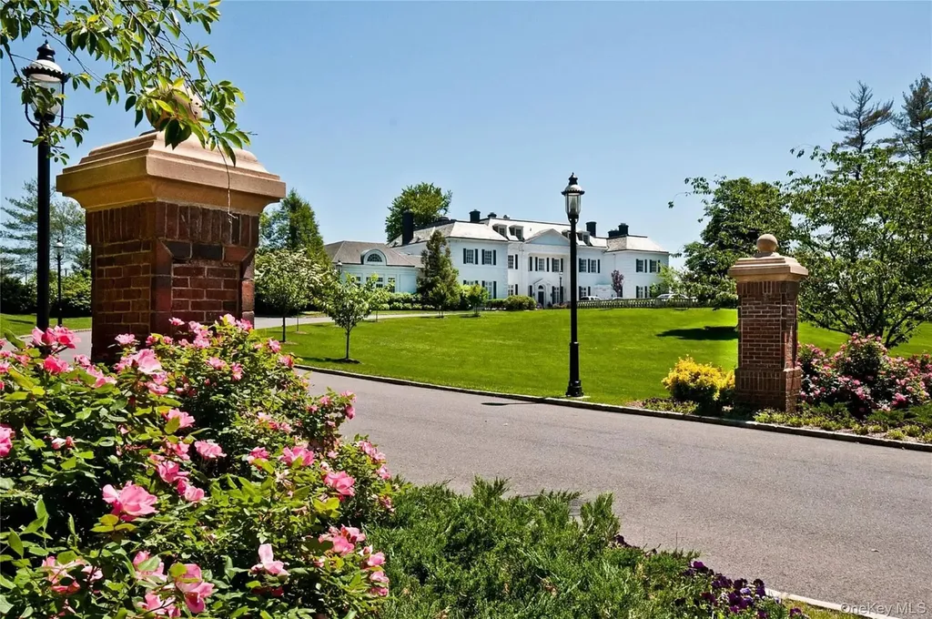 14 Meadow Lane Manhasset NY 11030