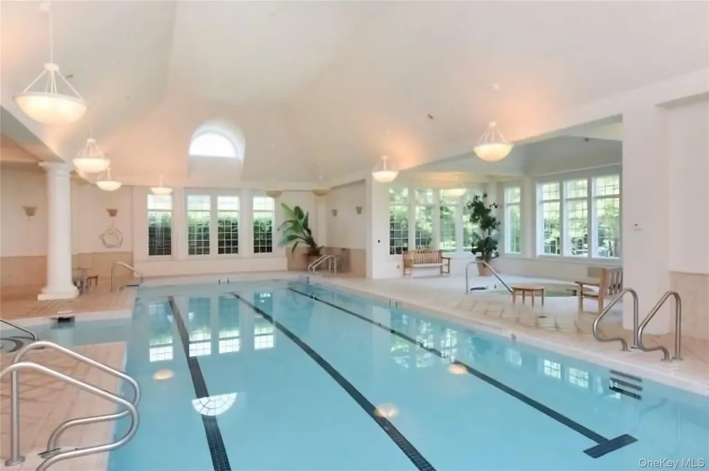 14 Meadow Lane Manhasset NY 11030