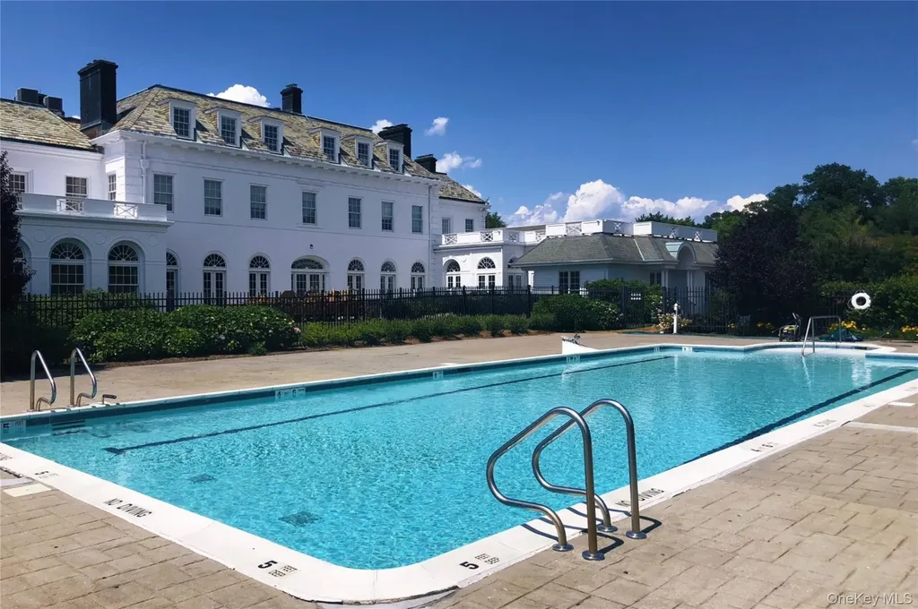 14 Meadow Lane Manhasset NY 11030