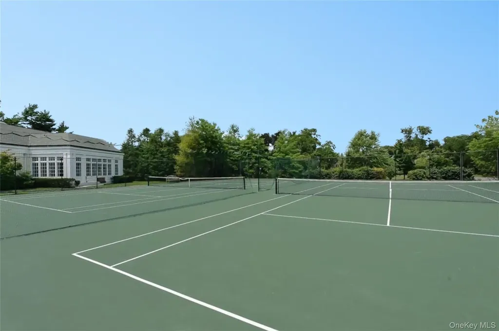 14 Meadow Lane Manhasset NY 11030