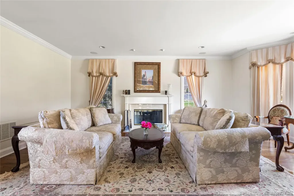 14 Meadow Lane Manhasset NY 11030