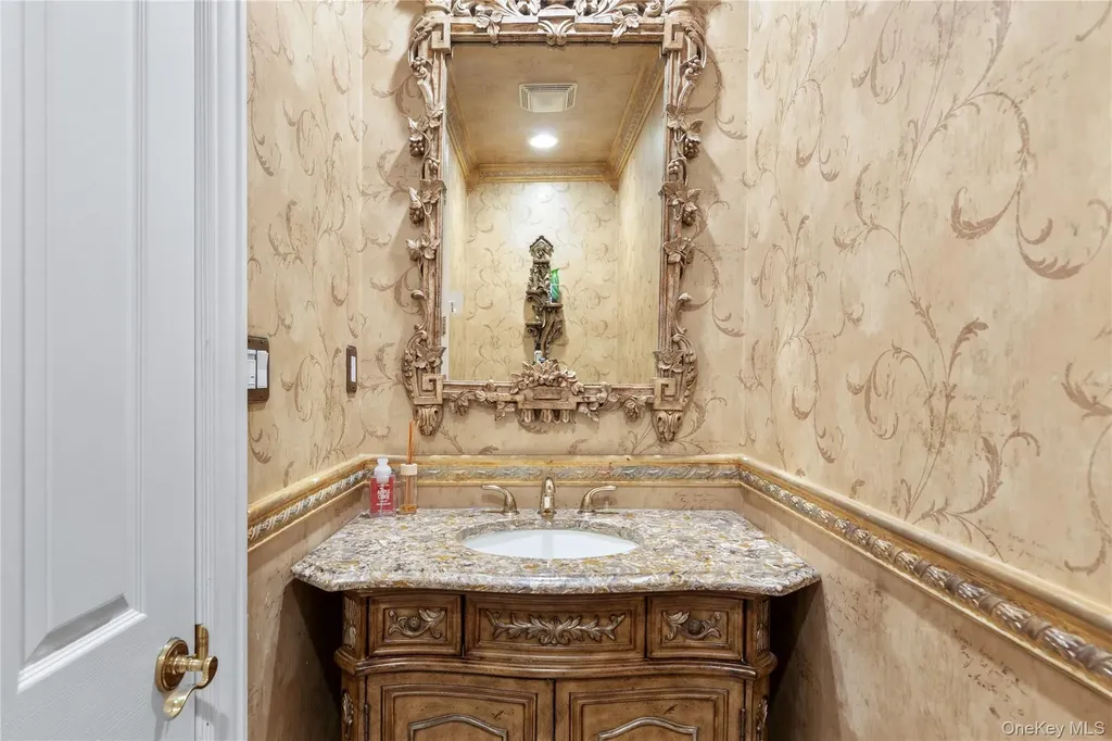 14 Meadow Lane Manhasset NY 11030