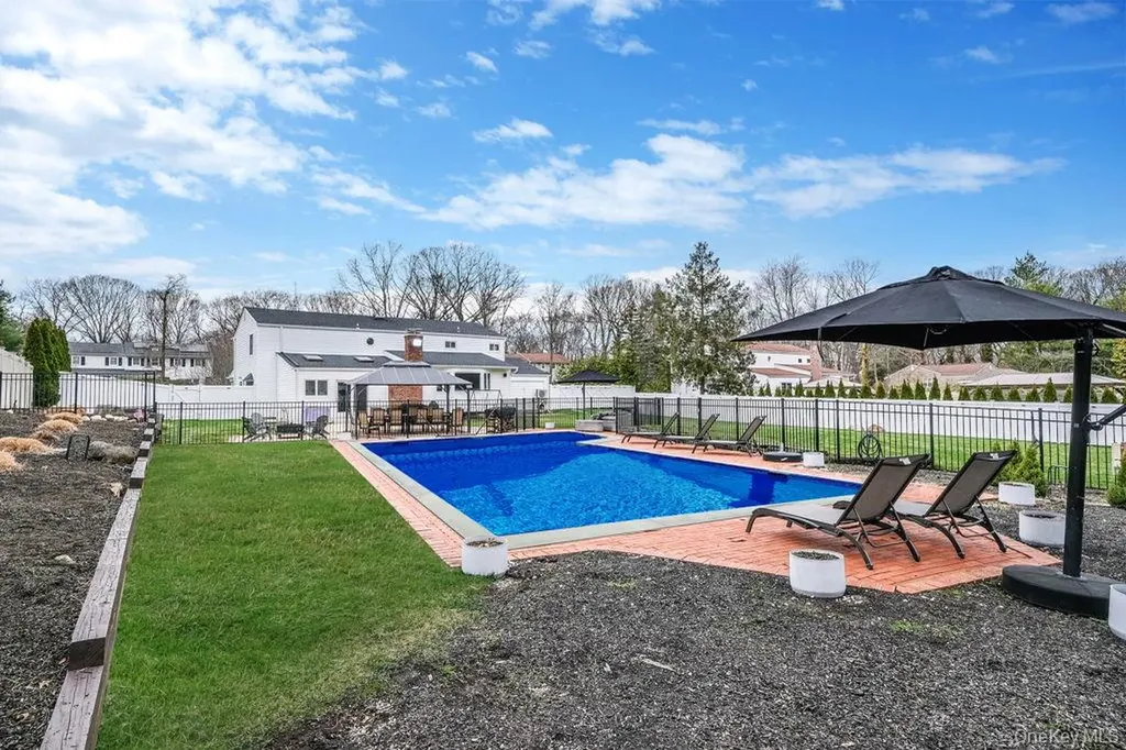 62 Randolph Drive Dix Hills NY 11746