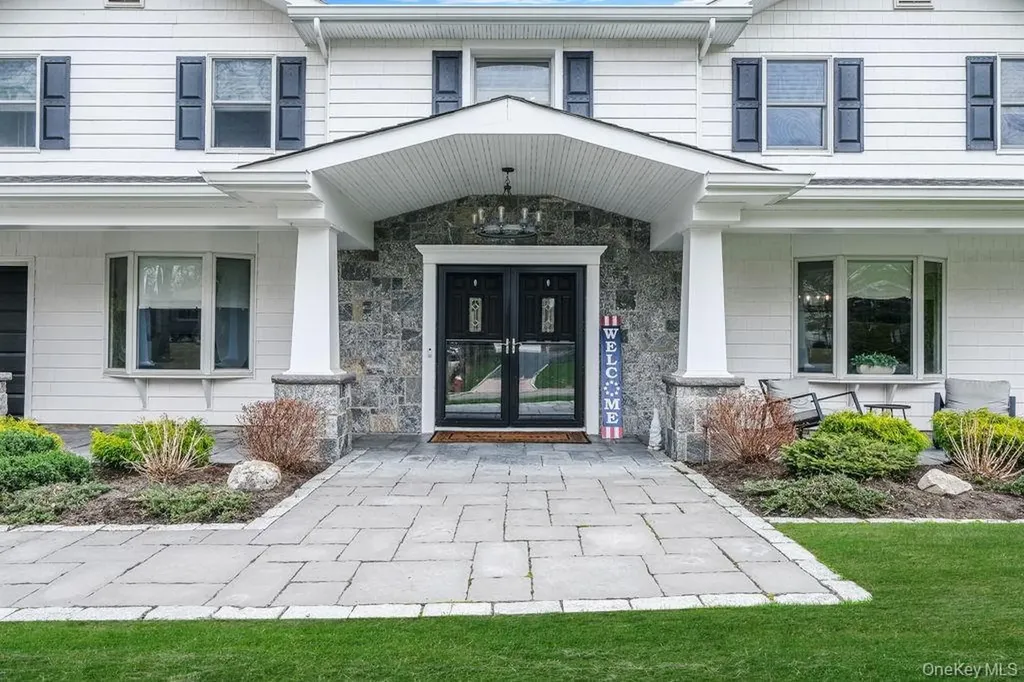 62 Randolph Drive Dix Hills NY 11746