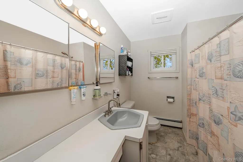 827 Bermuda Road West Babylon NY 11704