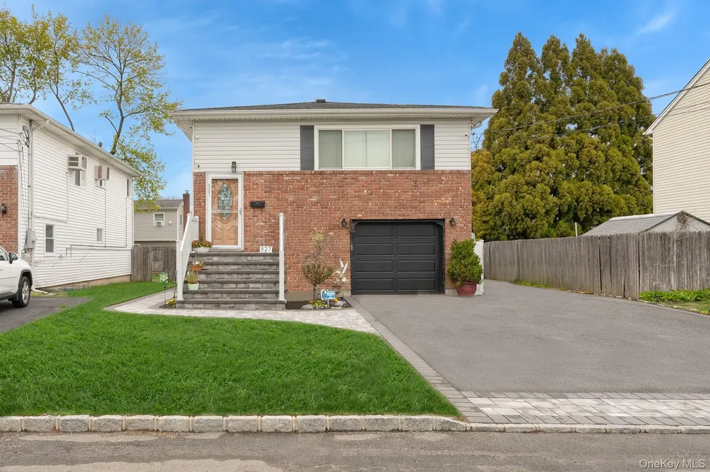 827 Bermuda Road West Babylon NY 11704