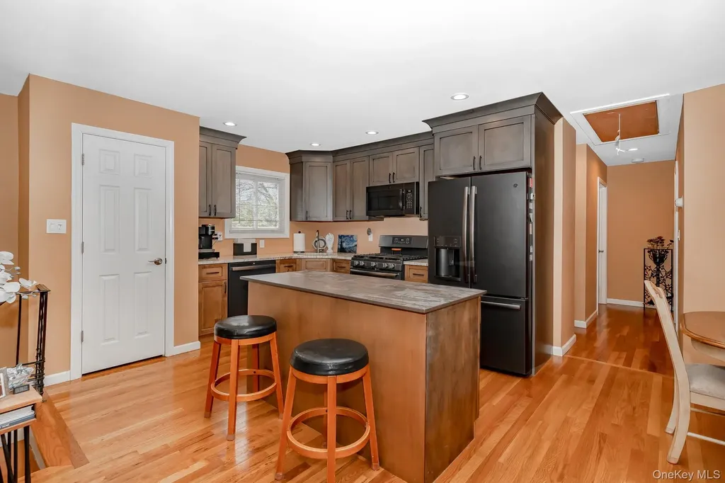827 Bermuda Road West Babylon NY 11704