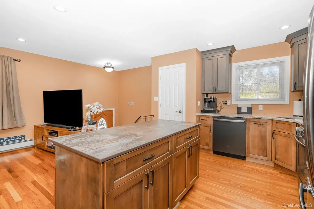 827 Bermuda Road West Babylon NY 11704