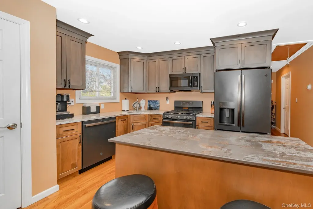 827 Bermuda Road West Babylon NY 11704