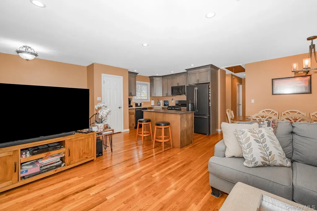 827 Bermuda Road West Babylon NY 11704