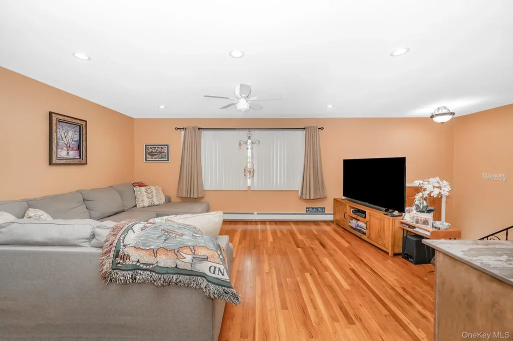 827 Bermuda Road West Babylon NY 11704