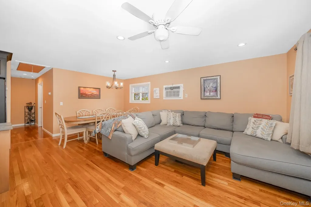 827 Bermuda Road West Babylon NY 11704