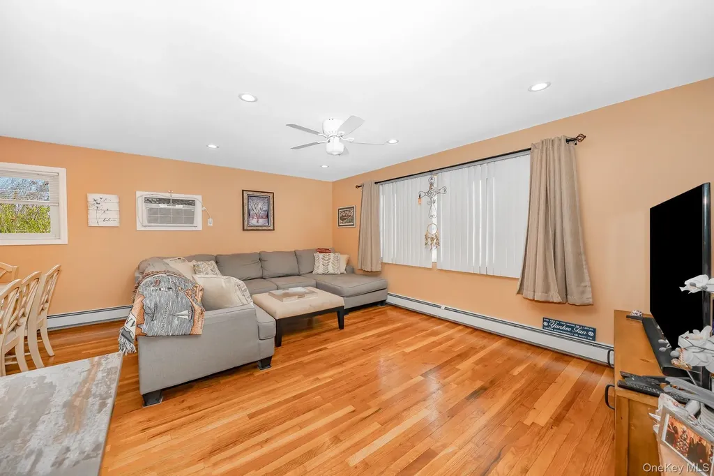 827 Bermuda Road West Babylon NY 11704
