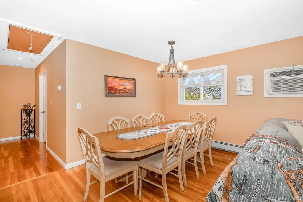 827 Bermuda Road West Babylon NY 11704