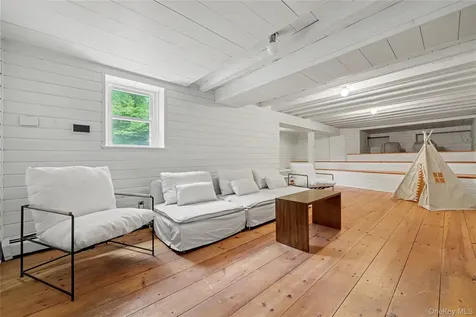 28 Valley View Road Chappaqua NY 10514
